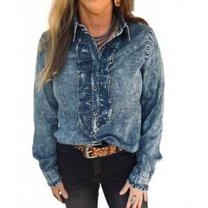NEW DOE AND RAE the dusty denim top in blue
